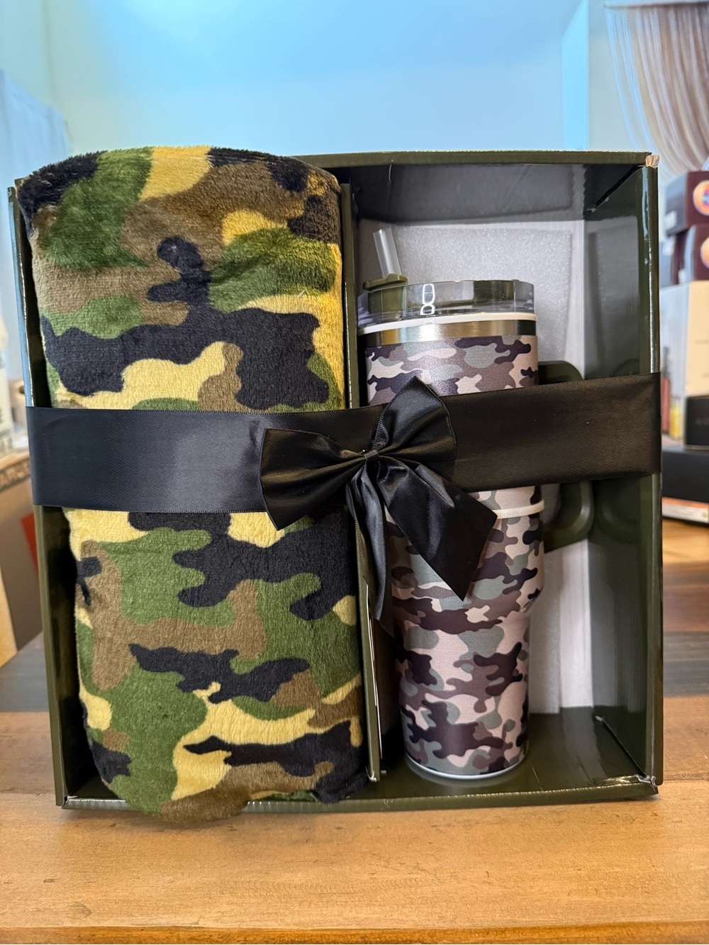 Camouflage Stainless Steel Tumbler w/Handle Drink-Through + Camo Blanket 2 Pc